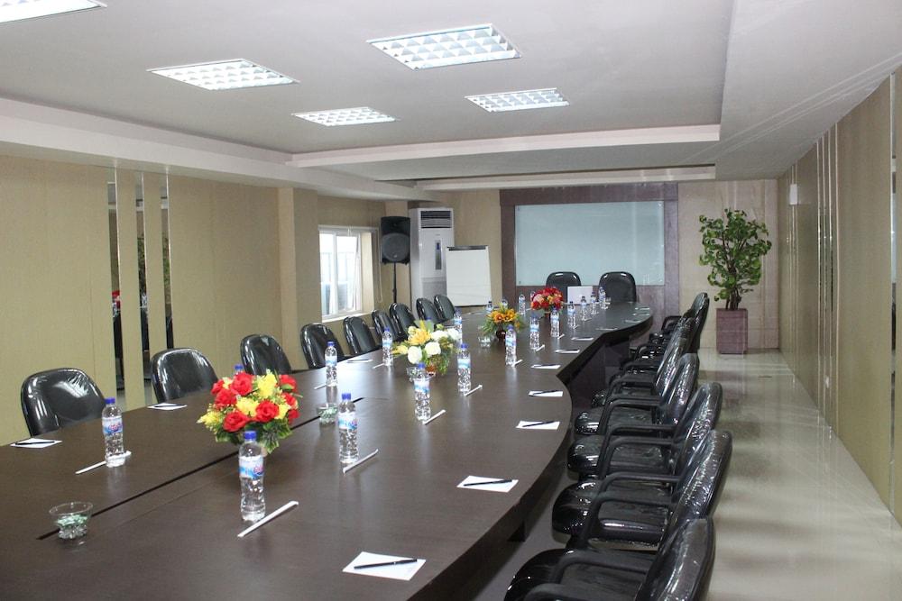 Grand Asia Hotel Makassar Eksteriør bilde